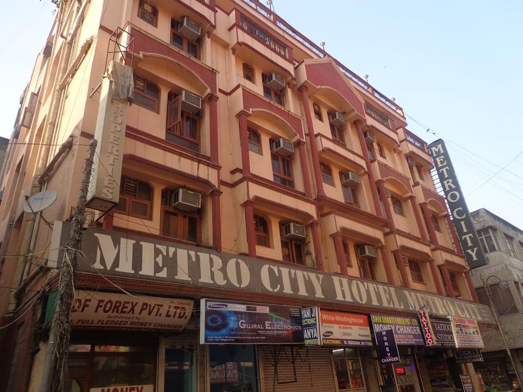 Metro City Delhi  Buitenkant foto