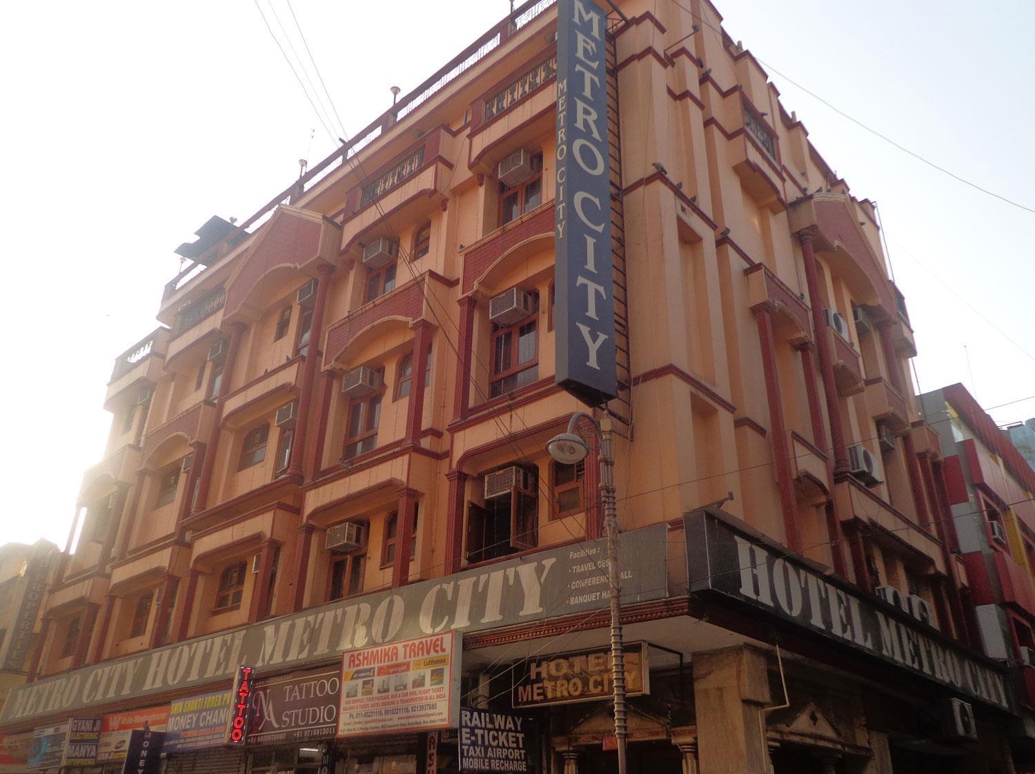 Metro City Delhi  Buitenkant foto