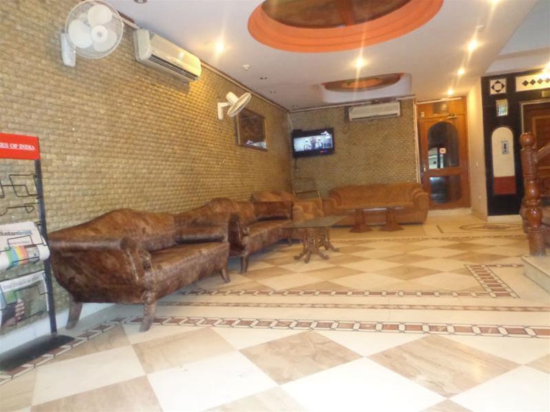 Metro City Delhi  Buitenkant foto